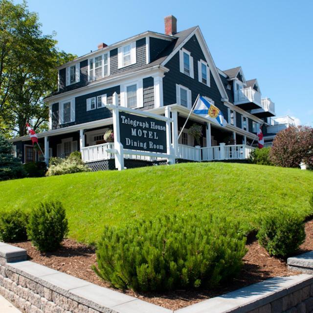 Telegraph House Motel Baddeck Inlet エクステリア 写真