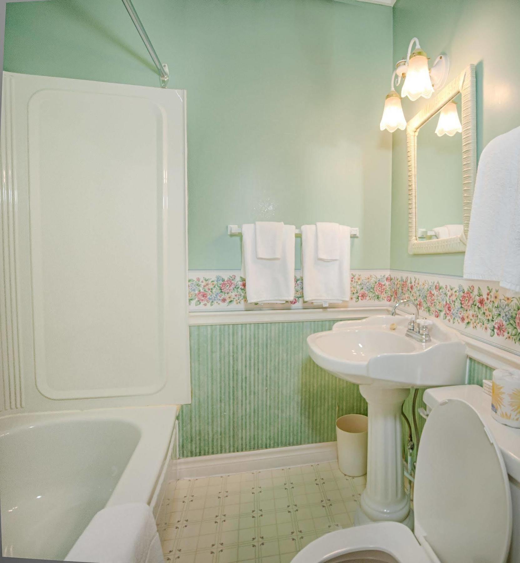 Telegraph House Motel Baddeck Inlet エクステリア 写真
