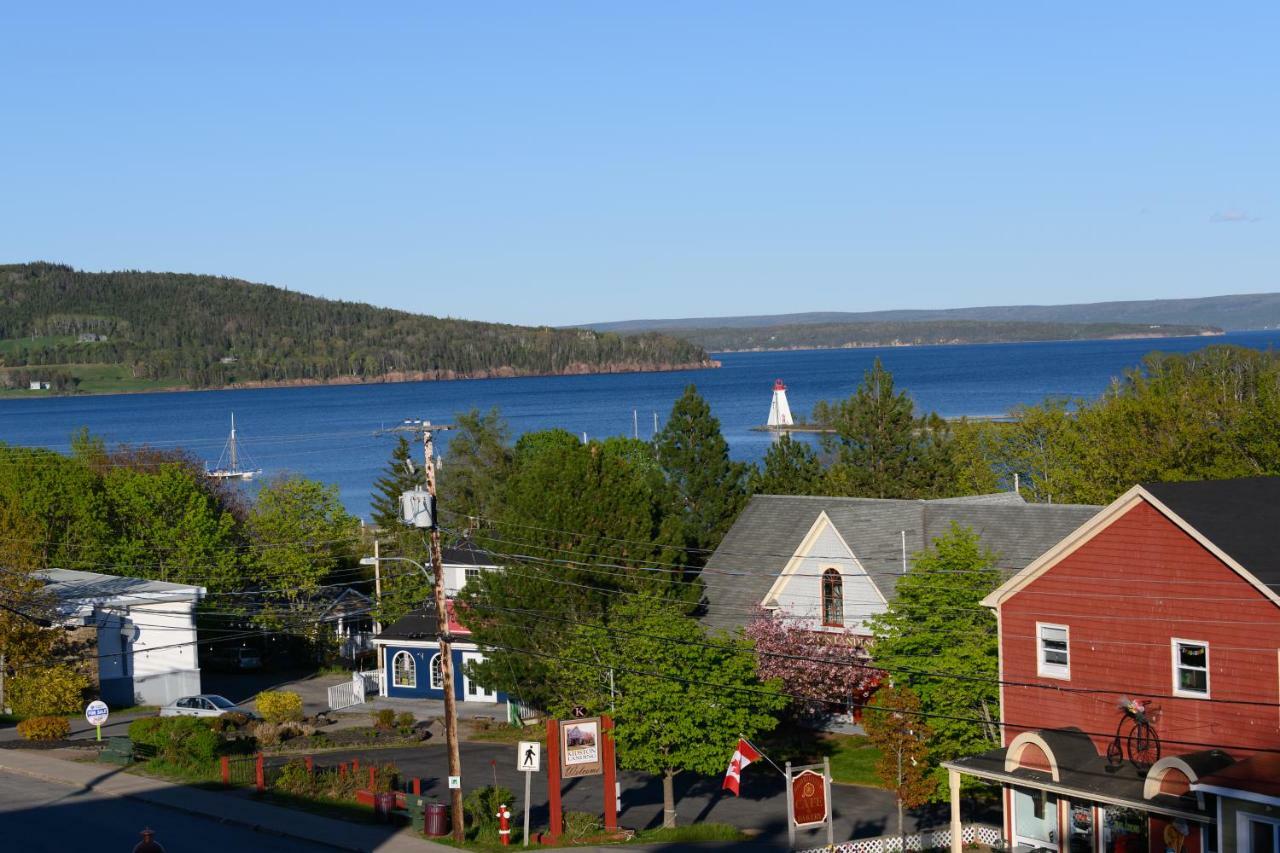Telegraph House Motel Baddeck Inlet エクステリア 写真
